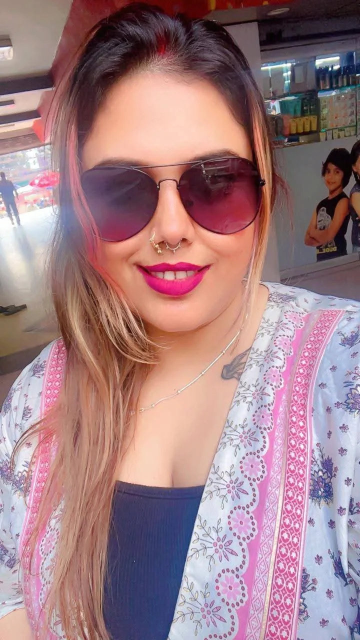 Gorgeous Housewife Call Girl in Indore For Bachelor Parties photo 1