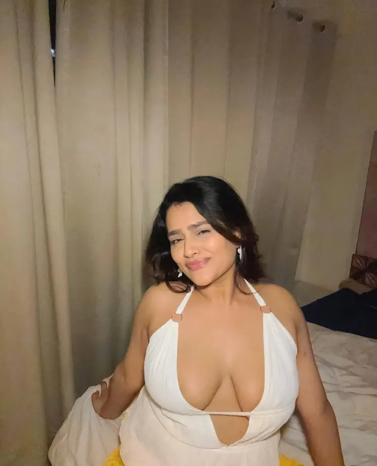 High Profile Royal Call Girl in Jaipur at Affordable Price and Cash Payment photo 2
