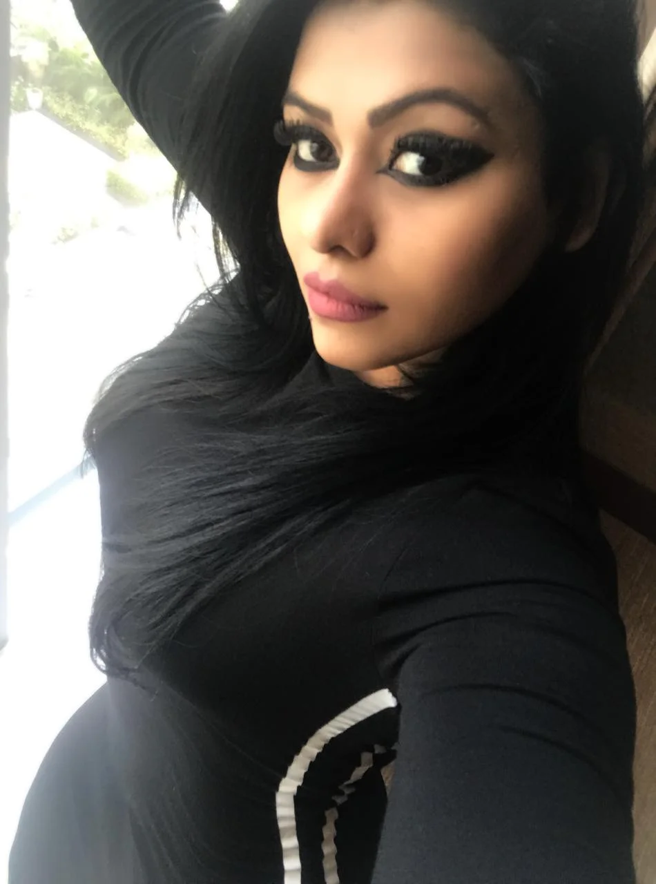 Enjoy the kind of sex with me an airhostess call girl in Bangalore you will never forget my treatment photo 2